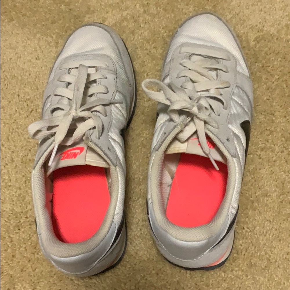 Nike Tennis Shoes